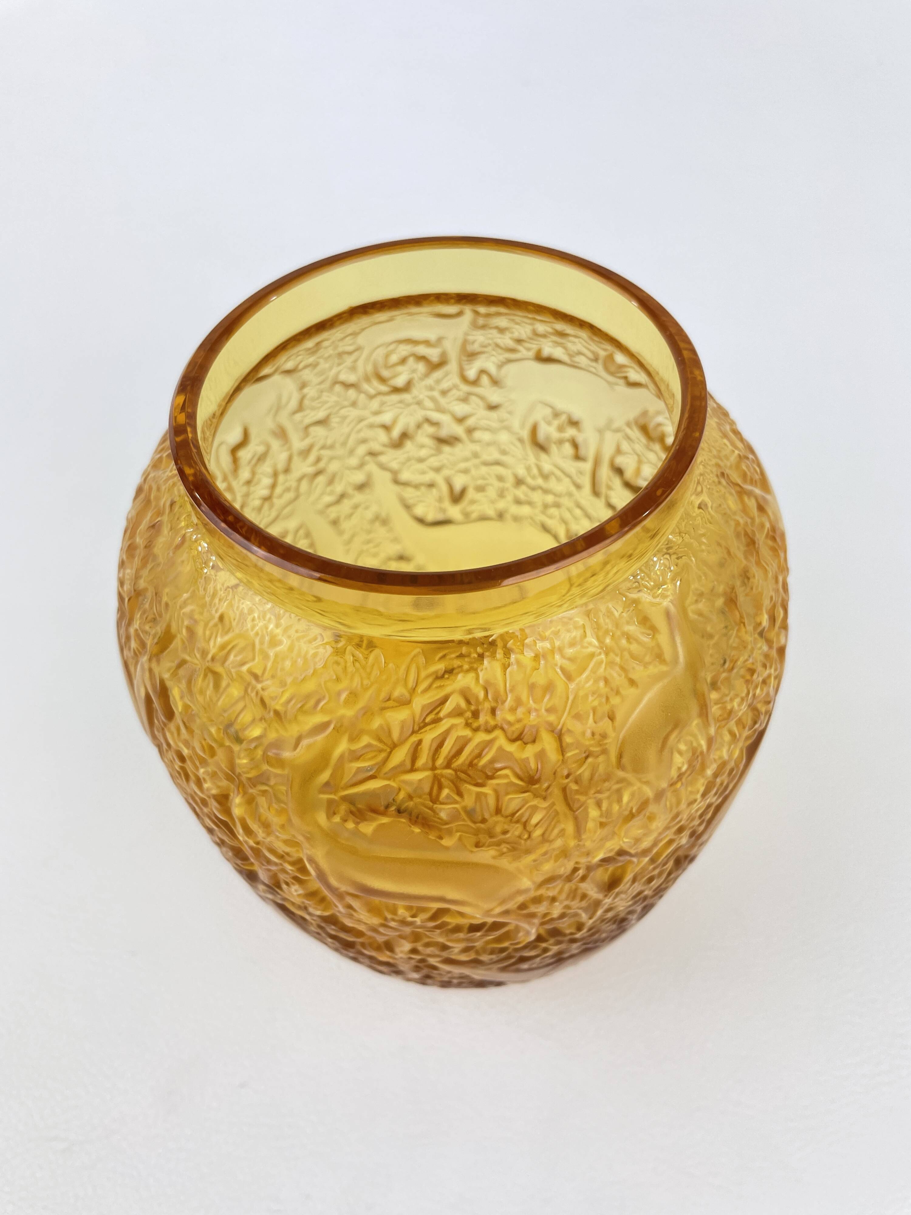 “Biches” crystal vase by Lalique – Amber