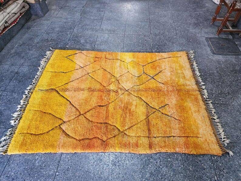 Large Moroccan Berber rug 300 × 200 cm – ochre yellow, geometric pattern