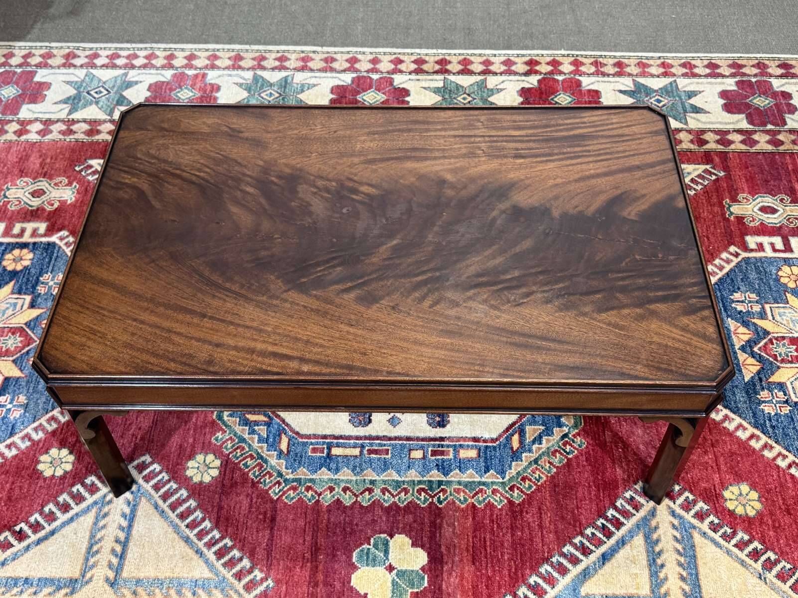 English coffee table in mahogany from the 1950s.