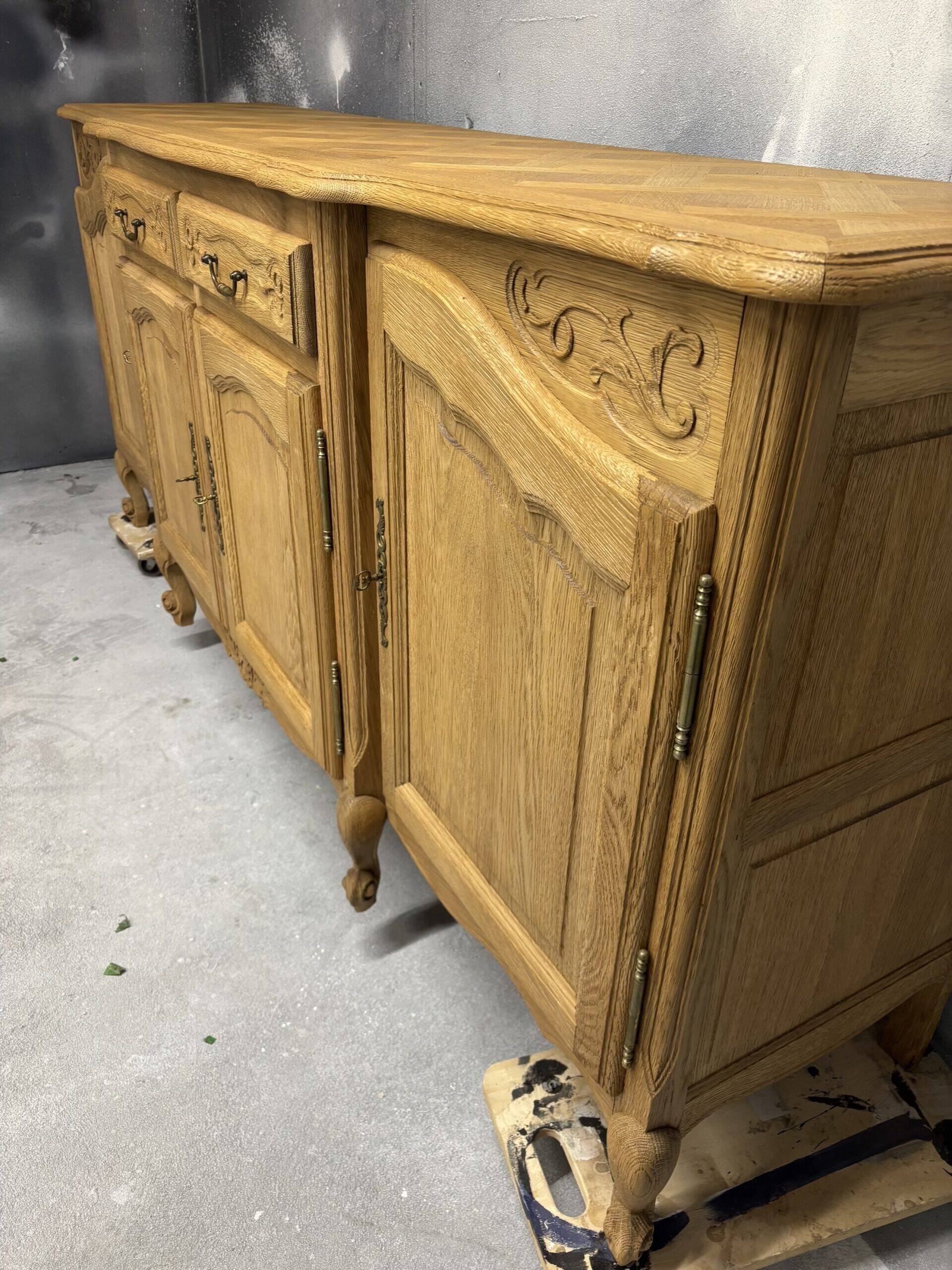 Oak buffet with marquetry
