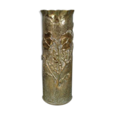Vase en laiton sculpté gravé