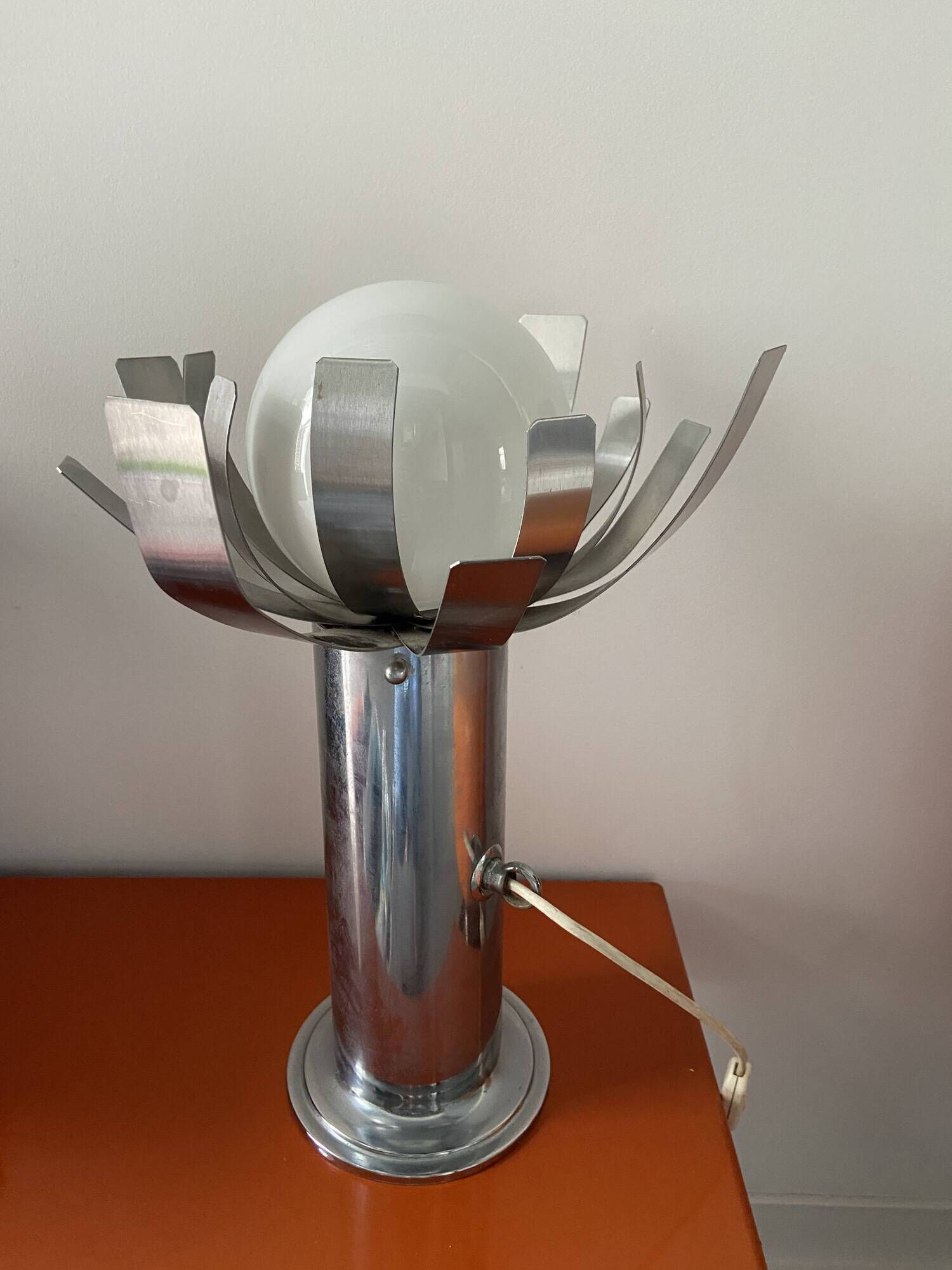 Table lamp