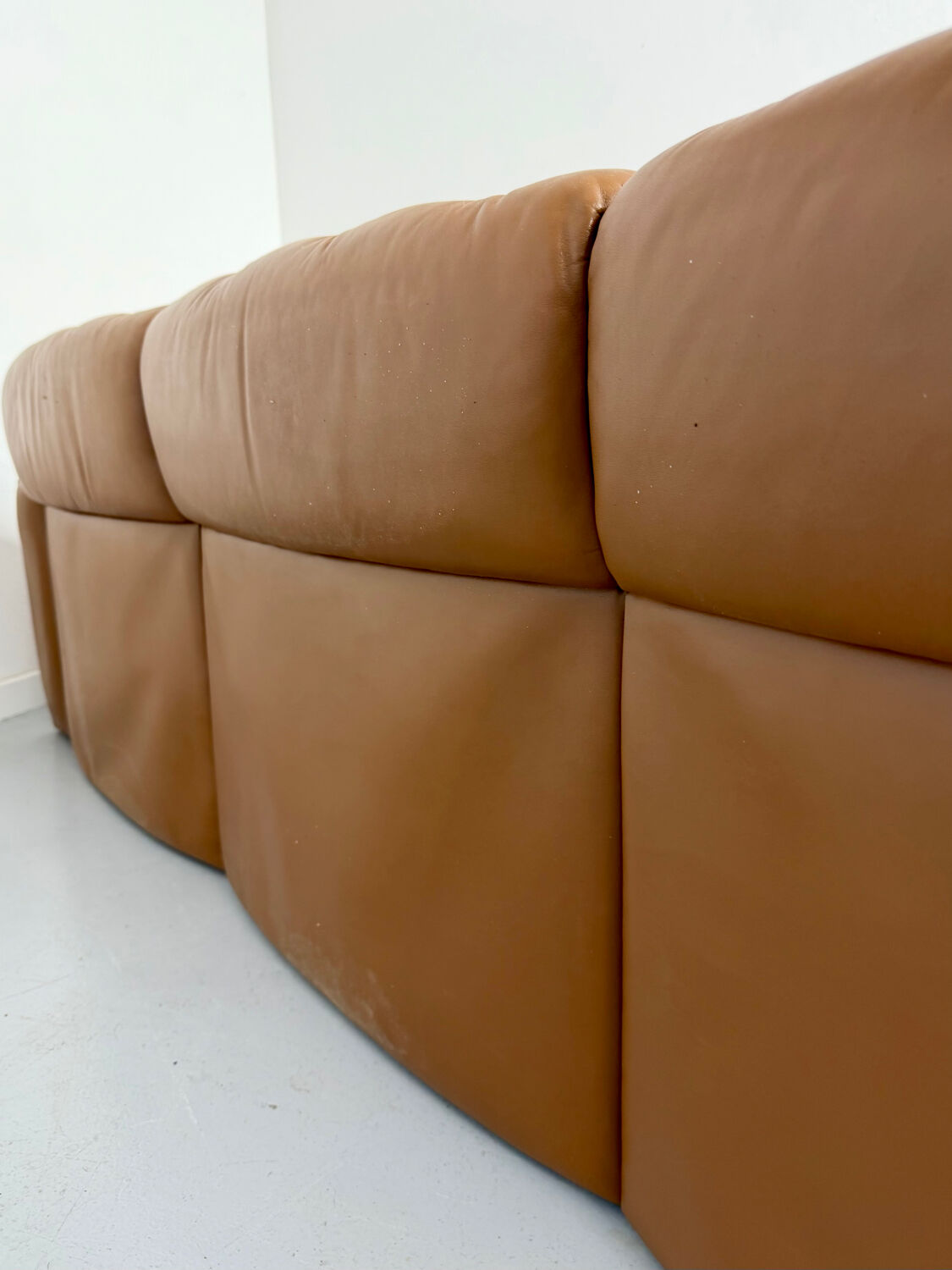 Vintage 1970s De Sede DS-40 camel leather 3-seater sofa.
