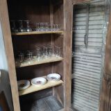Armoire vitré bois massif aéro-gommée ancien