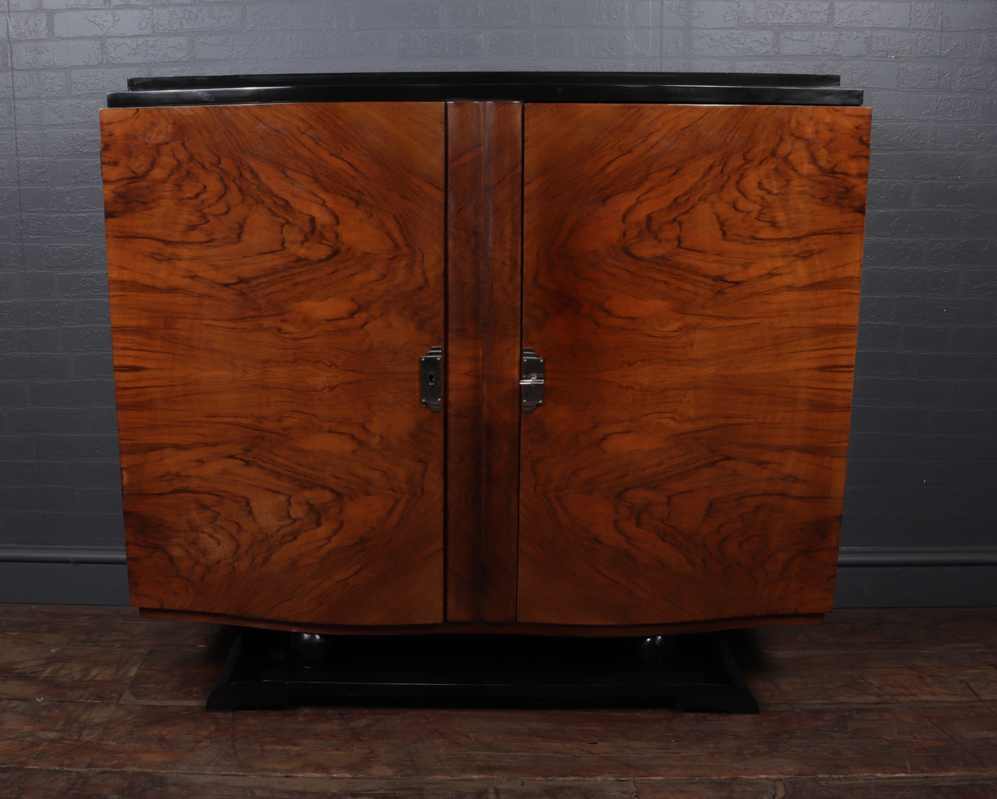 French art deco sideboard in walnut 1920