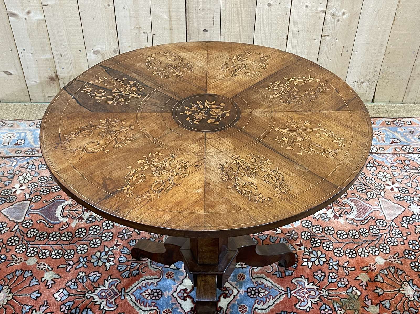 Pedestal table XIXth in walnut and marquetry