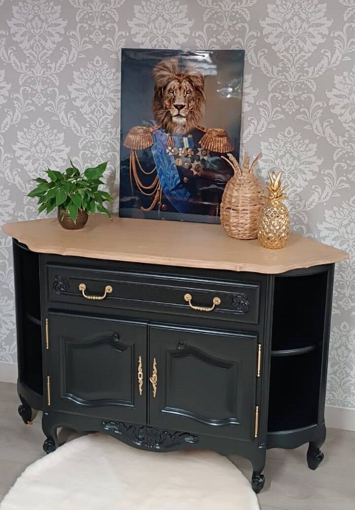 Buffet / TV cabinet in Louis XV style