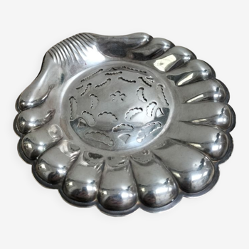 Shell butter dish in silver metal