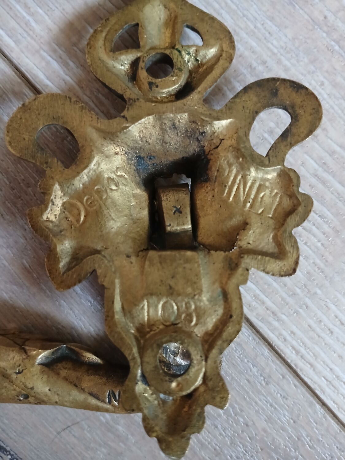 Paire de poignées en bronze L.Pinet