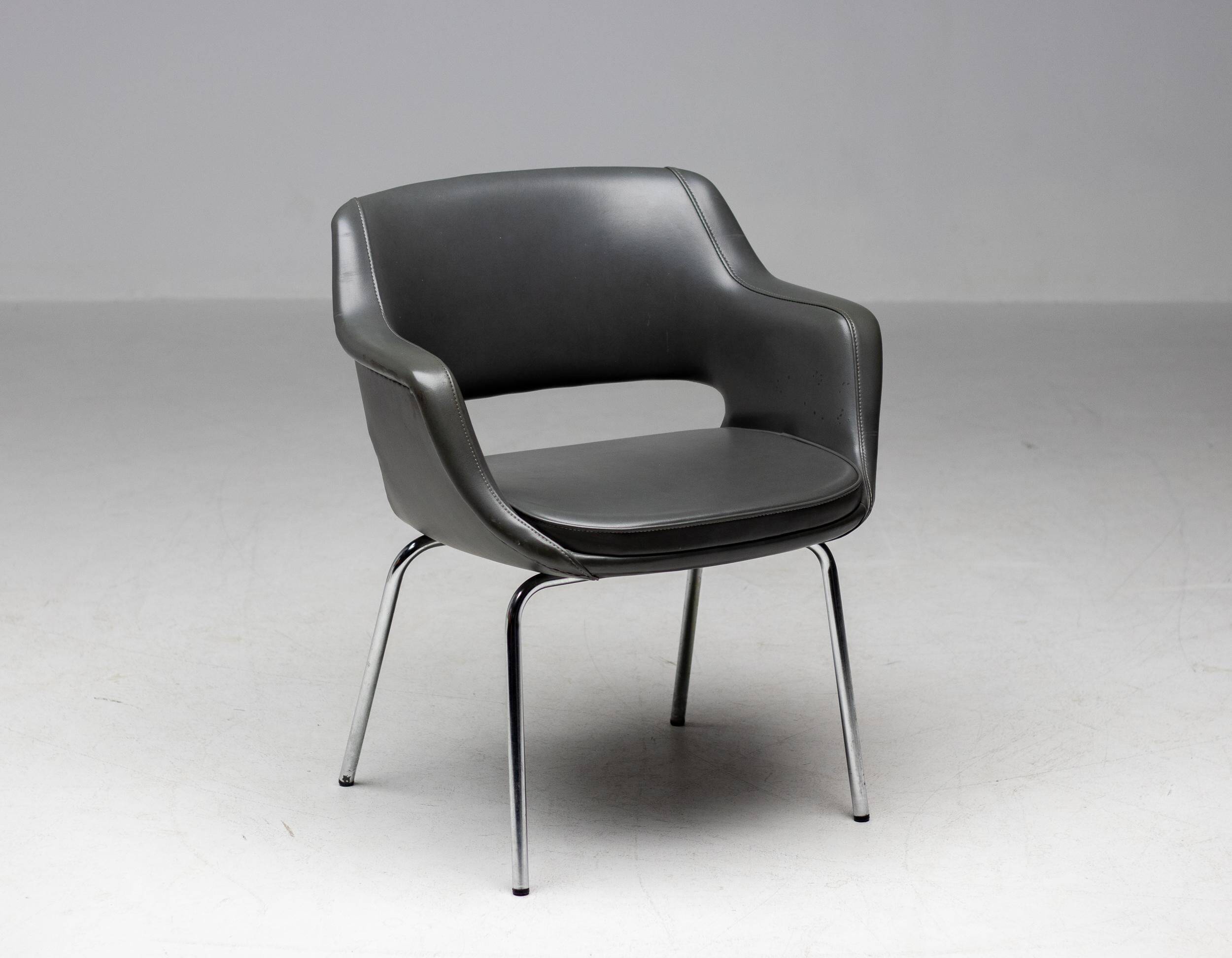 Kilta chairs by Olli Mannermaa in elephant grey, modern Scandinavian mid-century.
