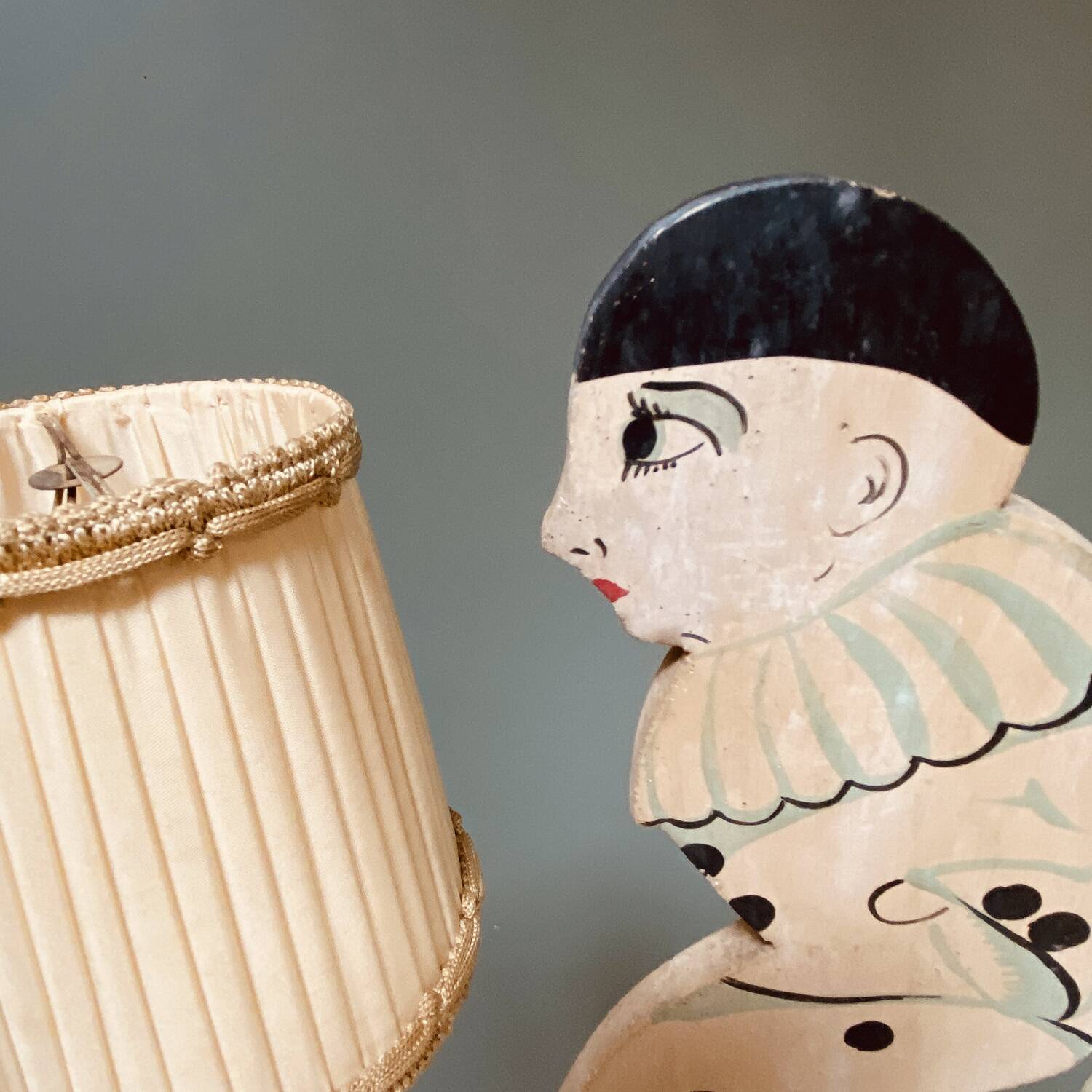 Lustre en bois Pierrot 1900