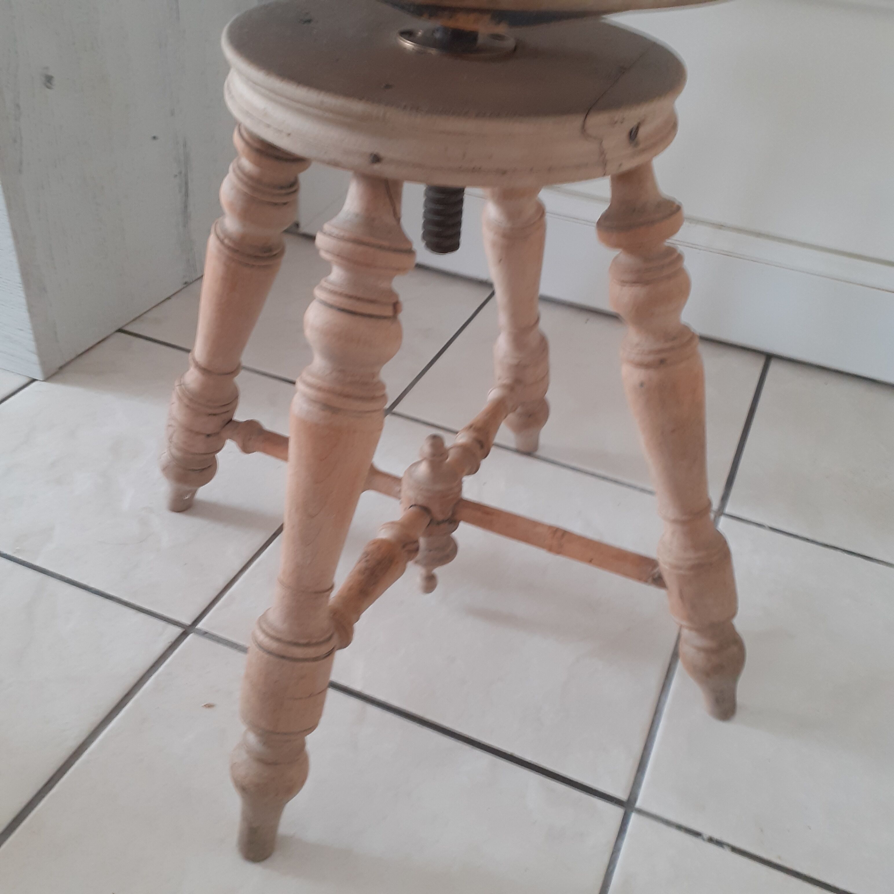 Piano stool