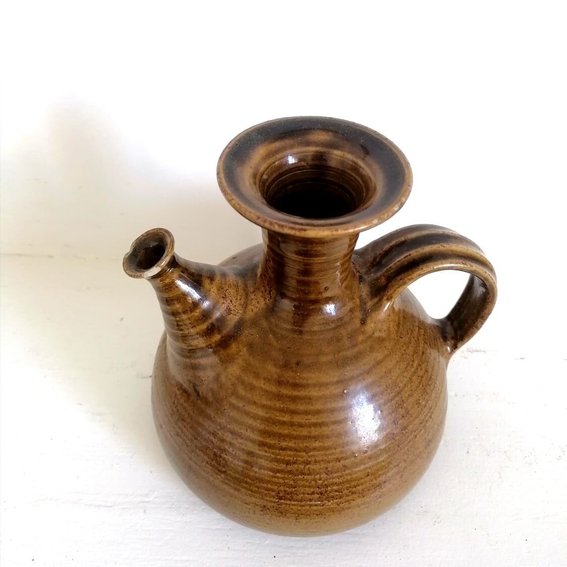 Vintage stoneware chevrette