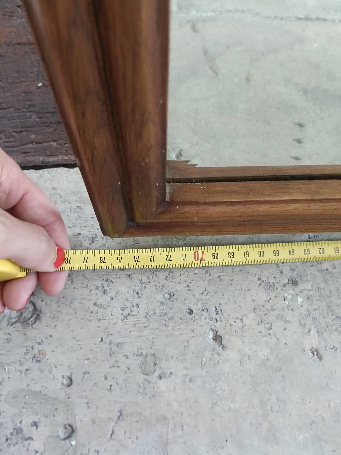 Beveled mirror in solid wood