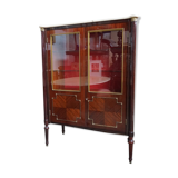 Empire-style showcase