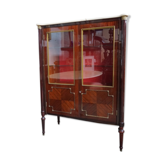 Empire-style showcase