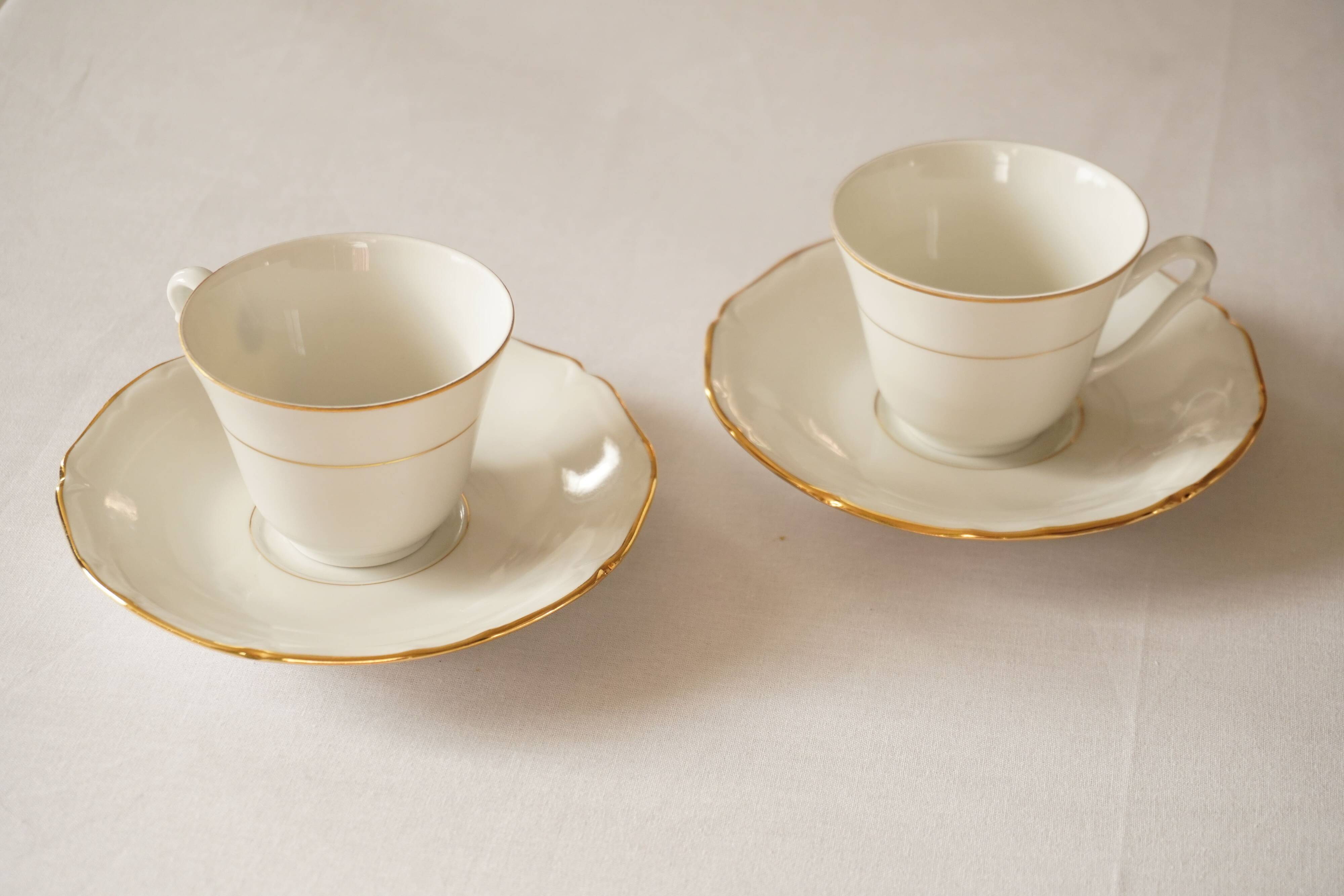 Set of 2 Sologne porcelain coffee cups, white and gold