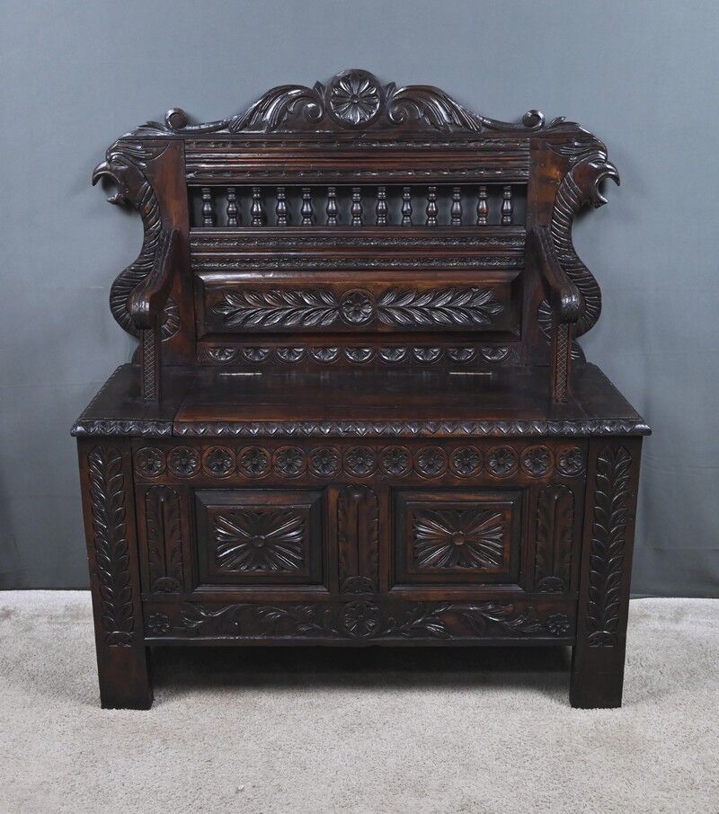 Banc coffre en chêne, style néo-gothique – début XXe