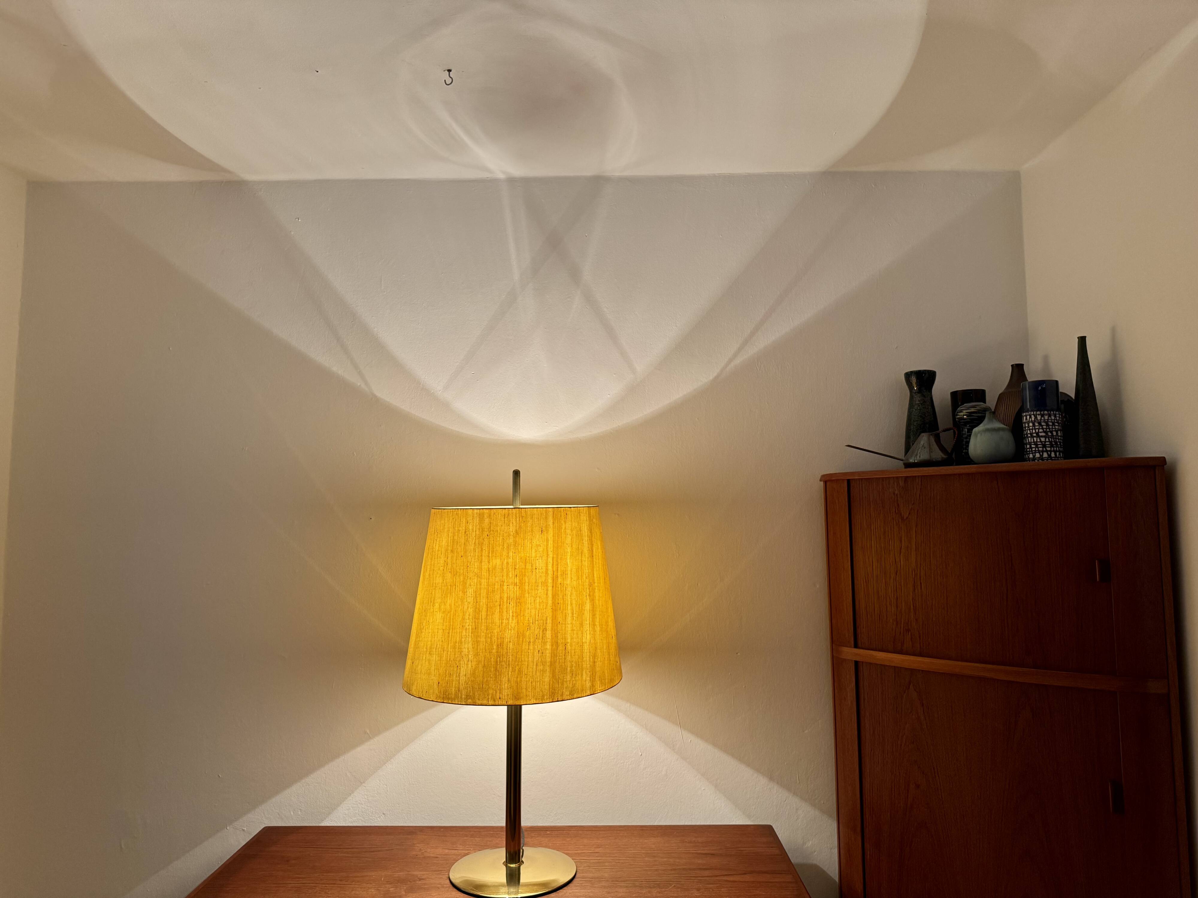 Lampadaire télescopique réglable en laiton par Ingo Maurer pour Design M