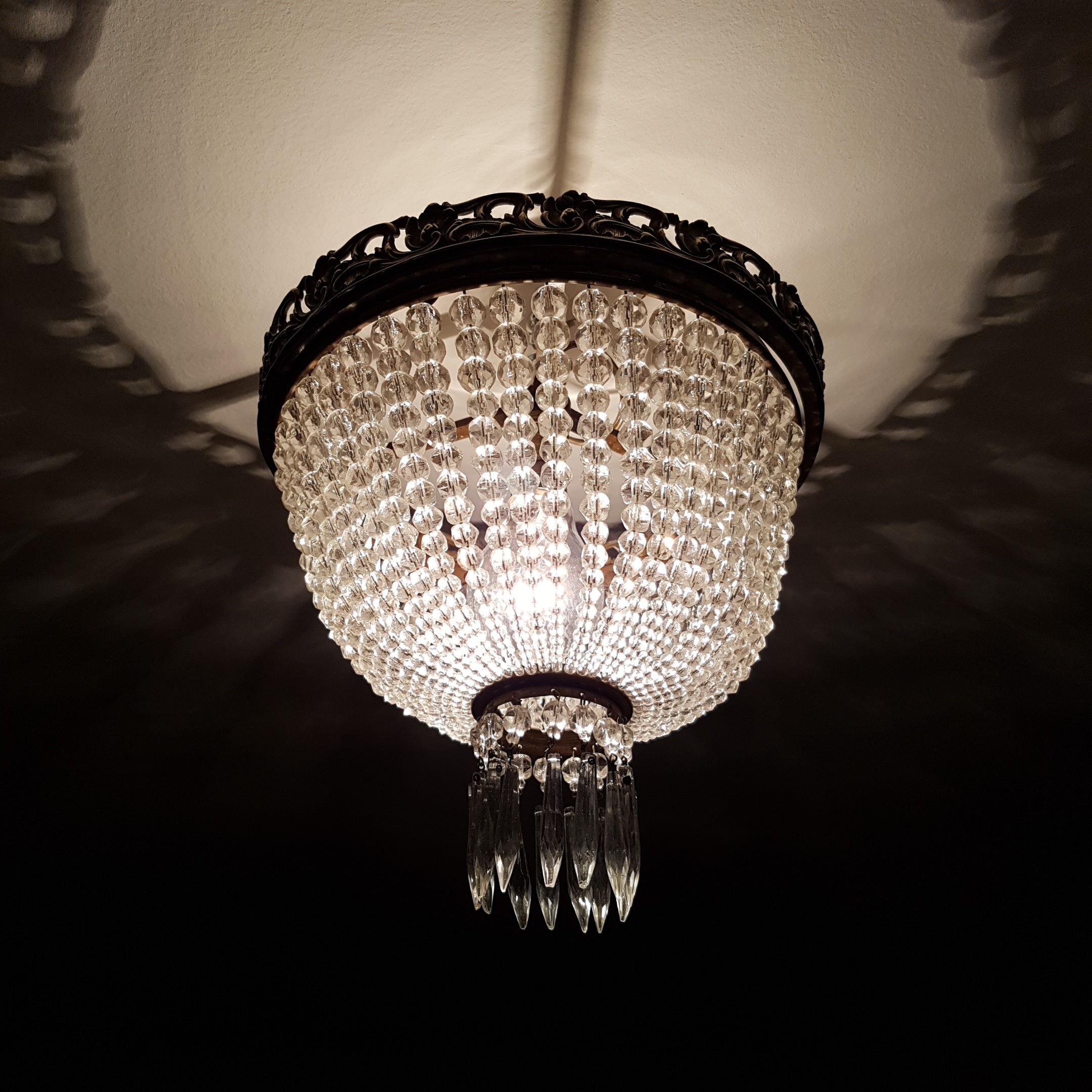 Ceiling light trash pearls and Crystal pendants