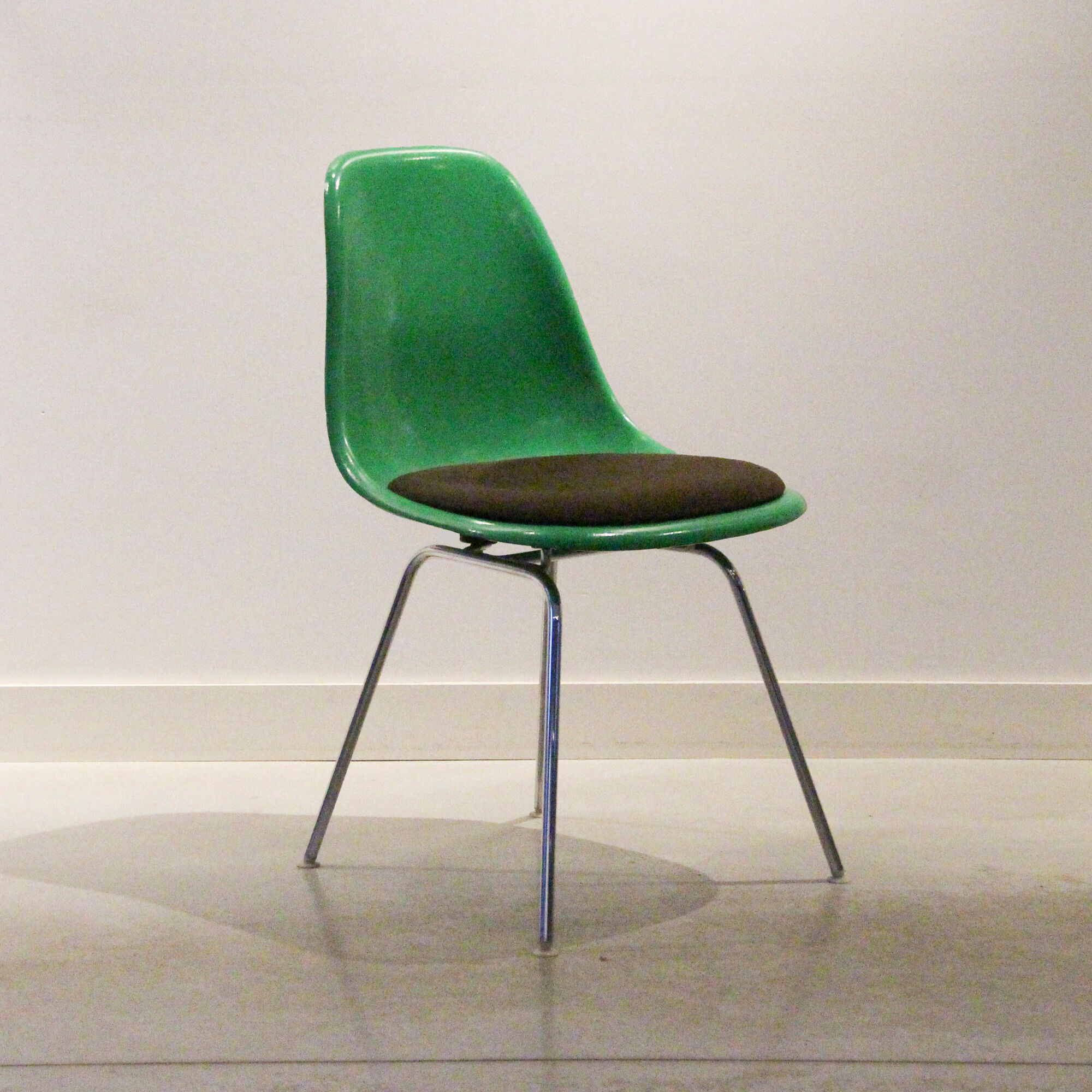 Lot de 2 chaises avec galette Kelly Green Eames