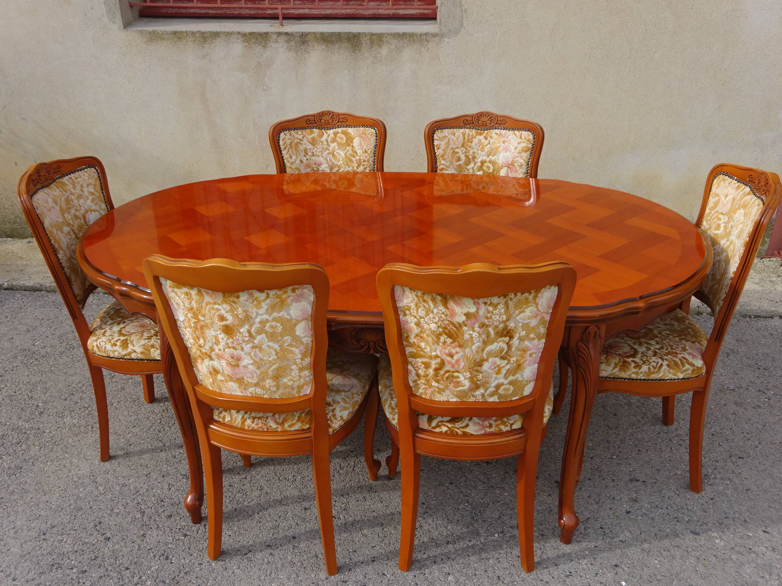Table ovale avec rallonges, style Louis XV