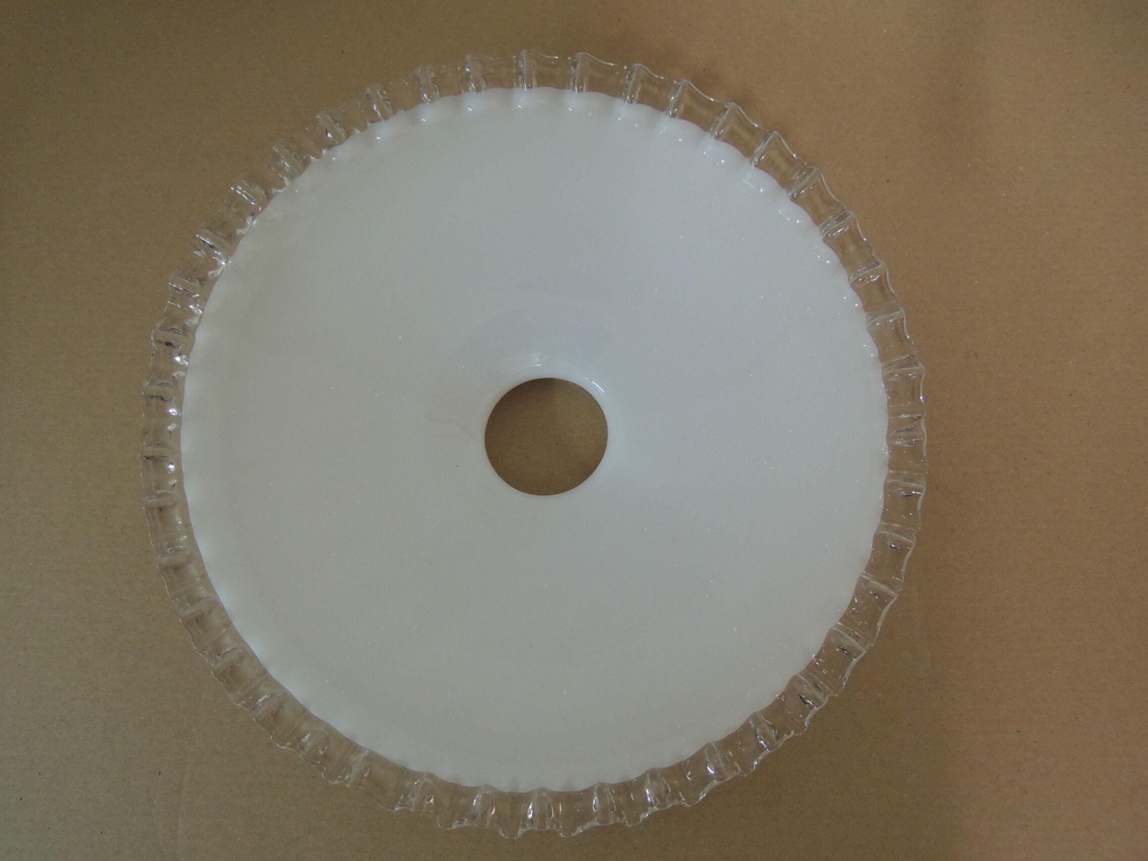 Opaline suspension with serrated edges