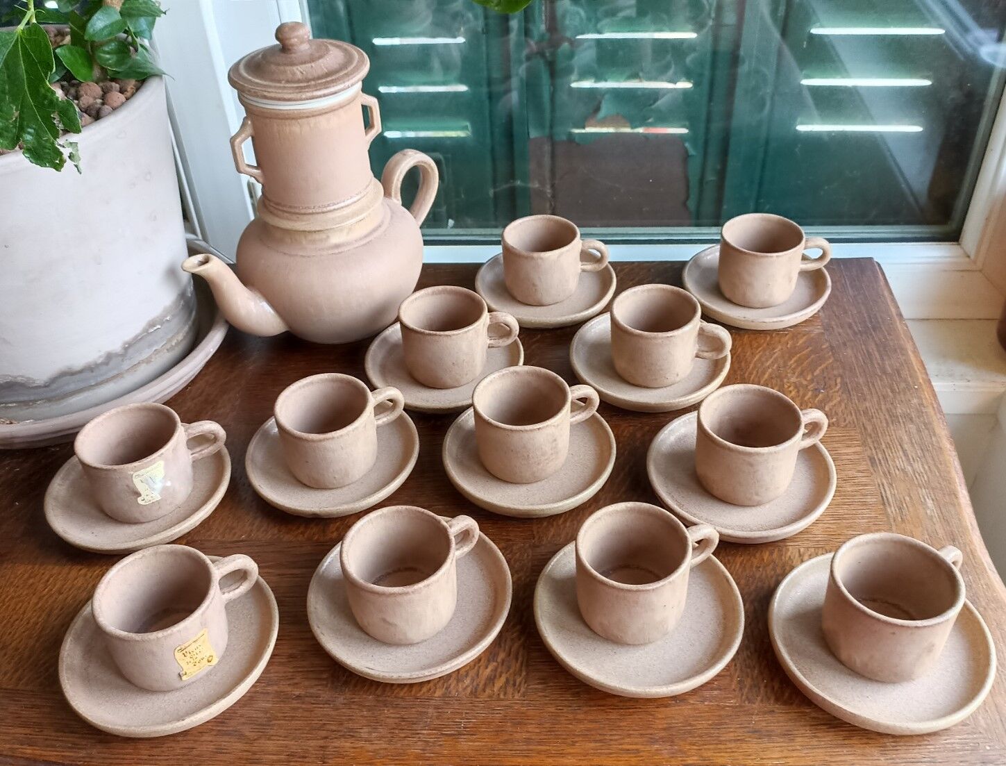 12-cup service with saucers and a pourer - Vieux grès de la Tour