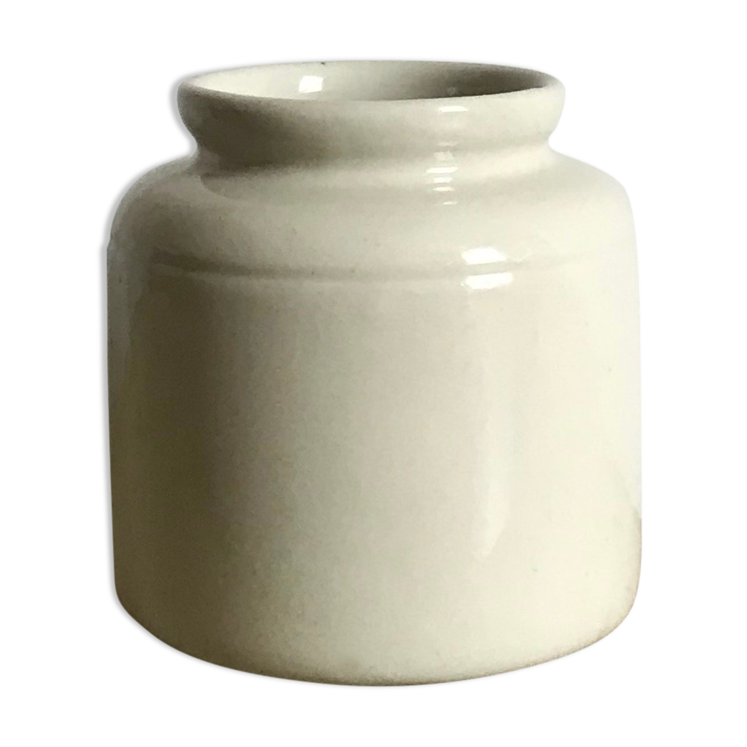 White sandstone pot