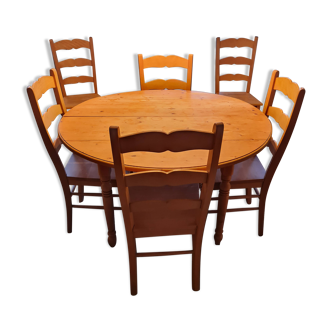 Table and chairs made of solid pine.