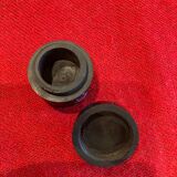 Boite ronde ancienne en ébène sculpté