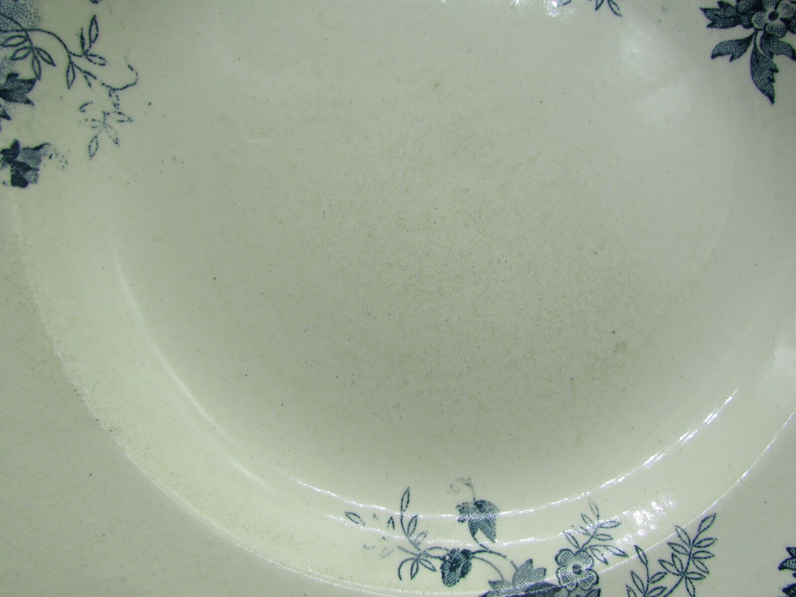 Set of 3 hollow plates iron earth Moulin des loups and Hamage