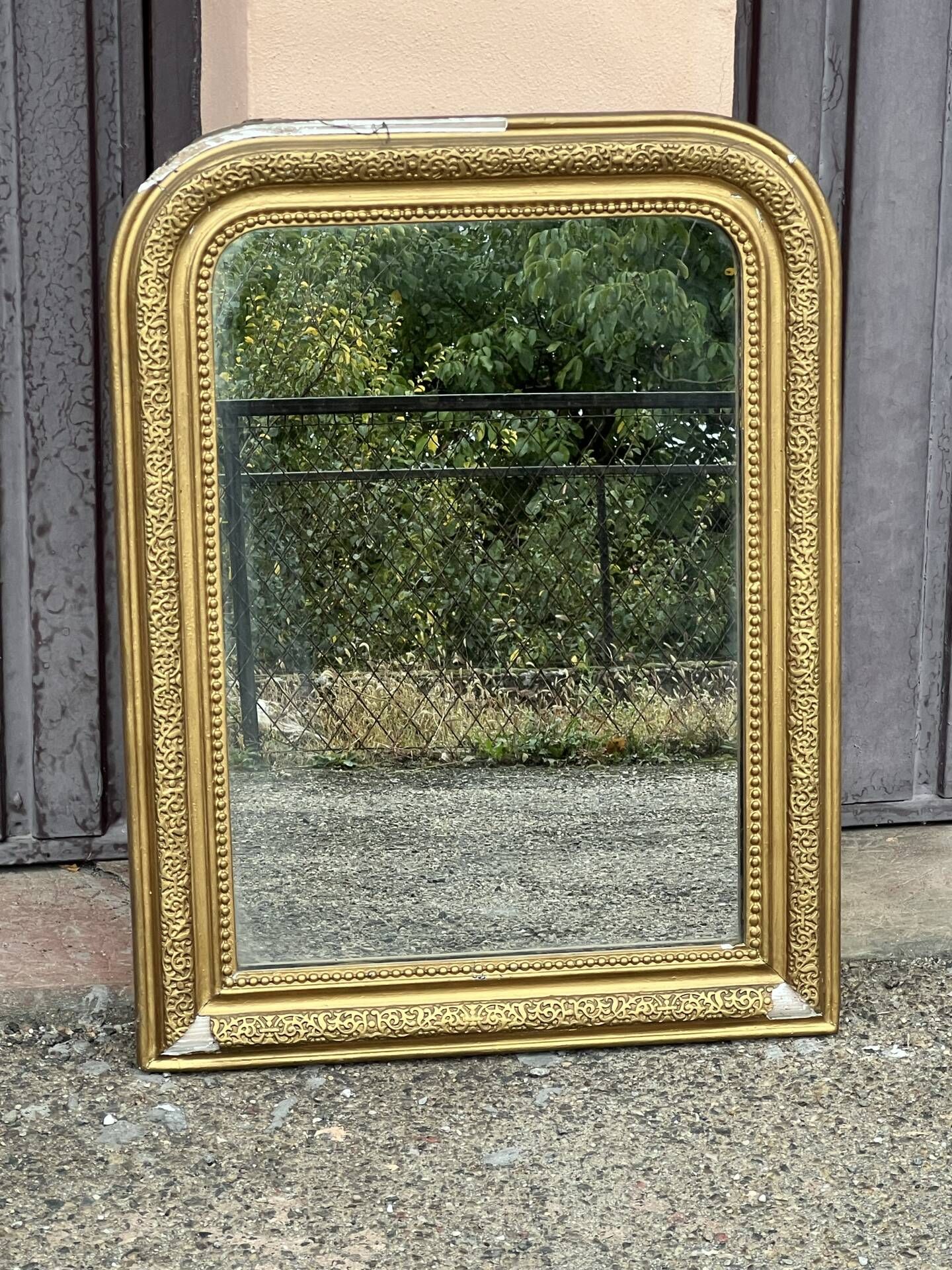 Louis Philippe mirror in gilded wood with an openwork frieze and mercury glass.