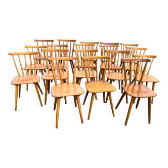 Suite de 18 chaises scandinaves dépareillées