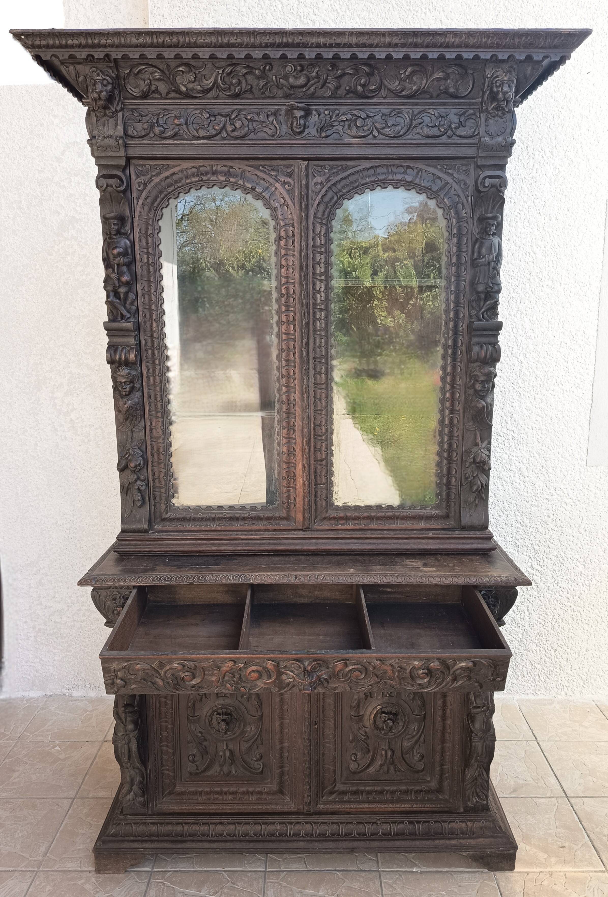 Renaissance oak library buffet from the 19th century.