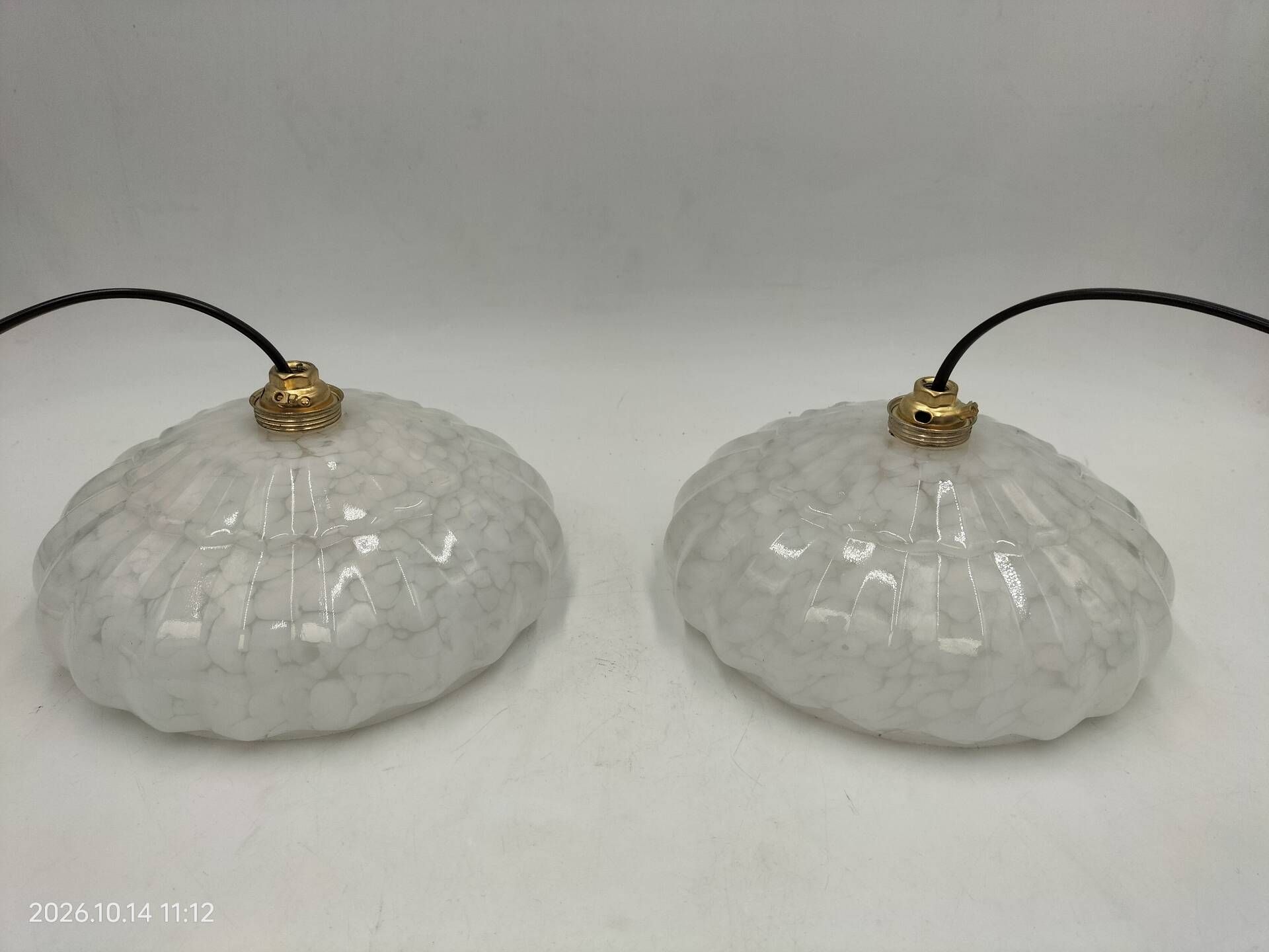 Glass suspensions from Clichy