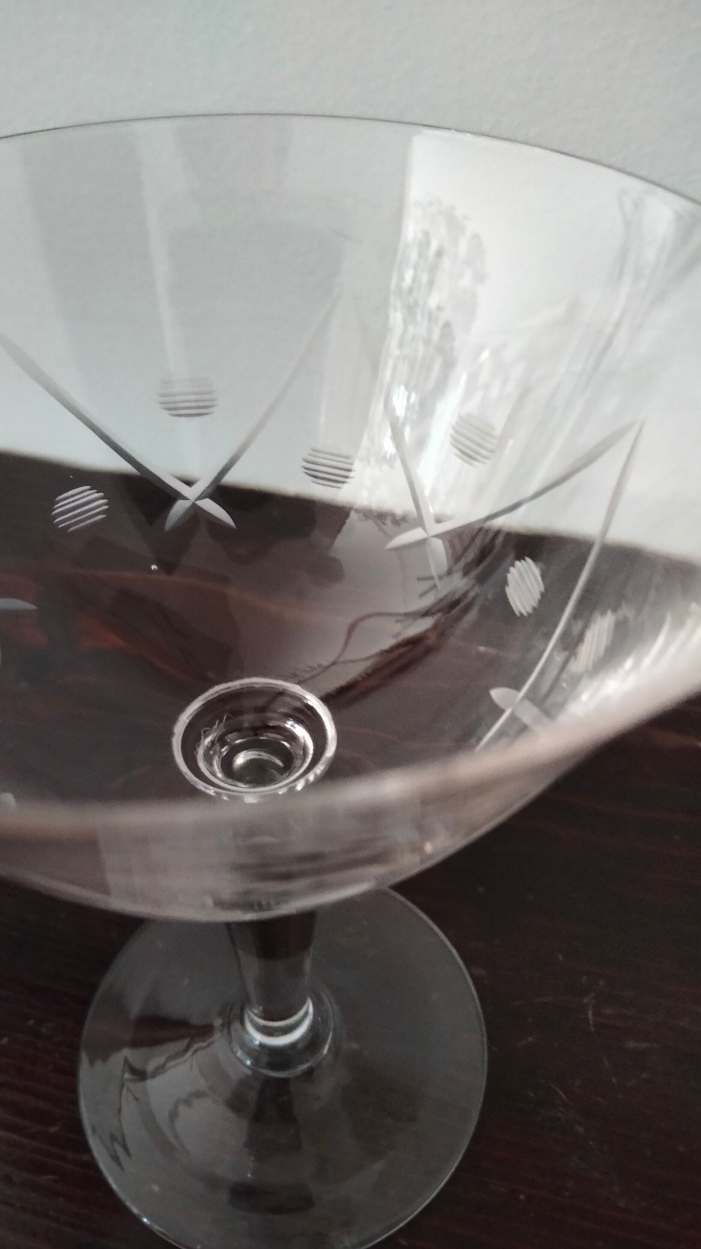 4 champagne glasses in engraved crystal