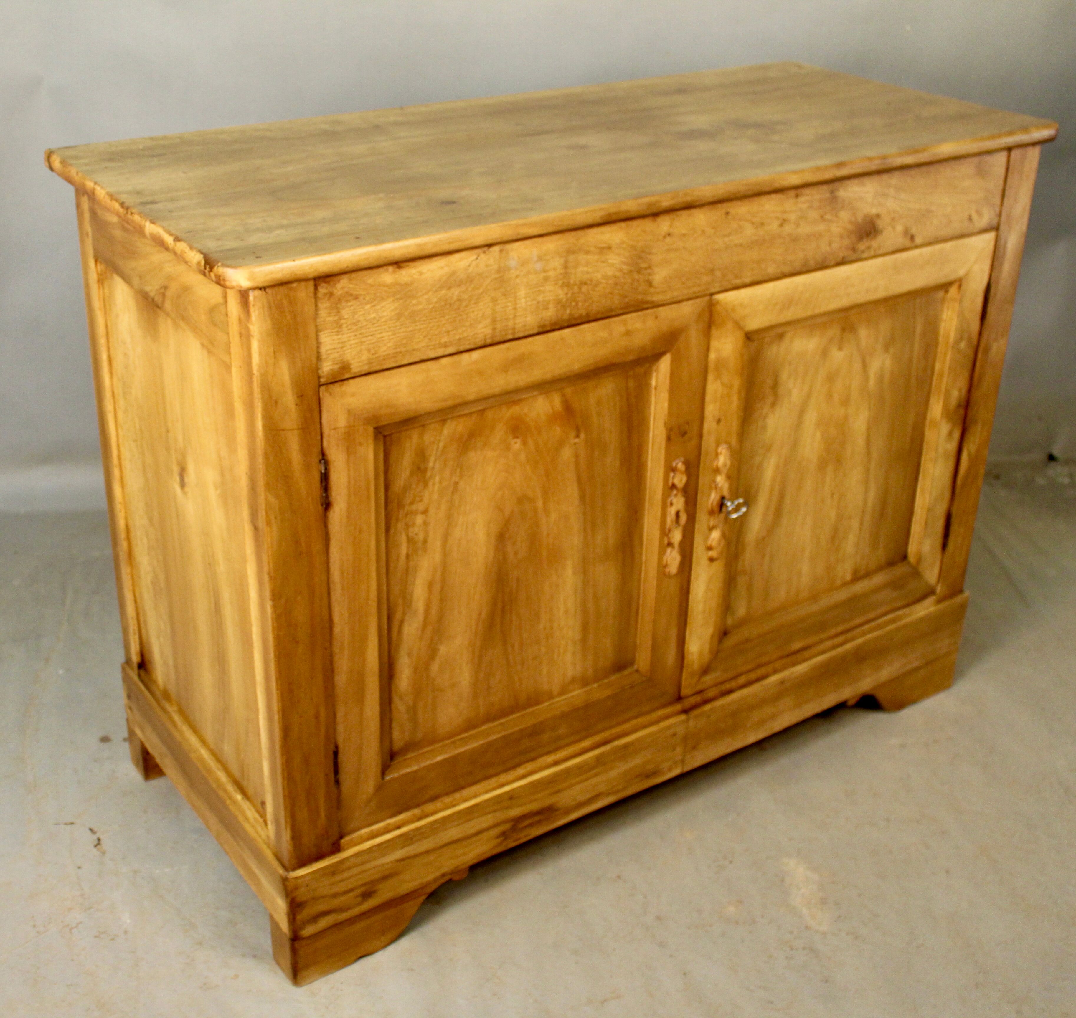 Louis Philippe XIXth buffet in blond walnut