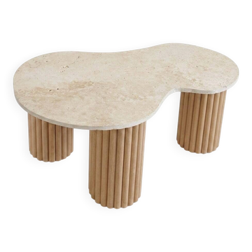 Table basse "poire" travertin et bois cannelé | chêne brut | 3 pieds