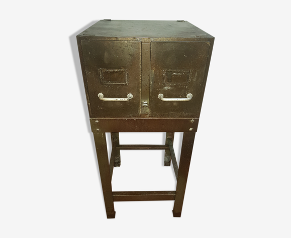 Meuble en fer avec deux tiroirs