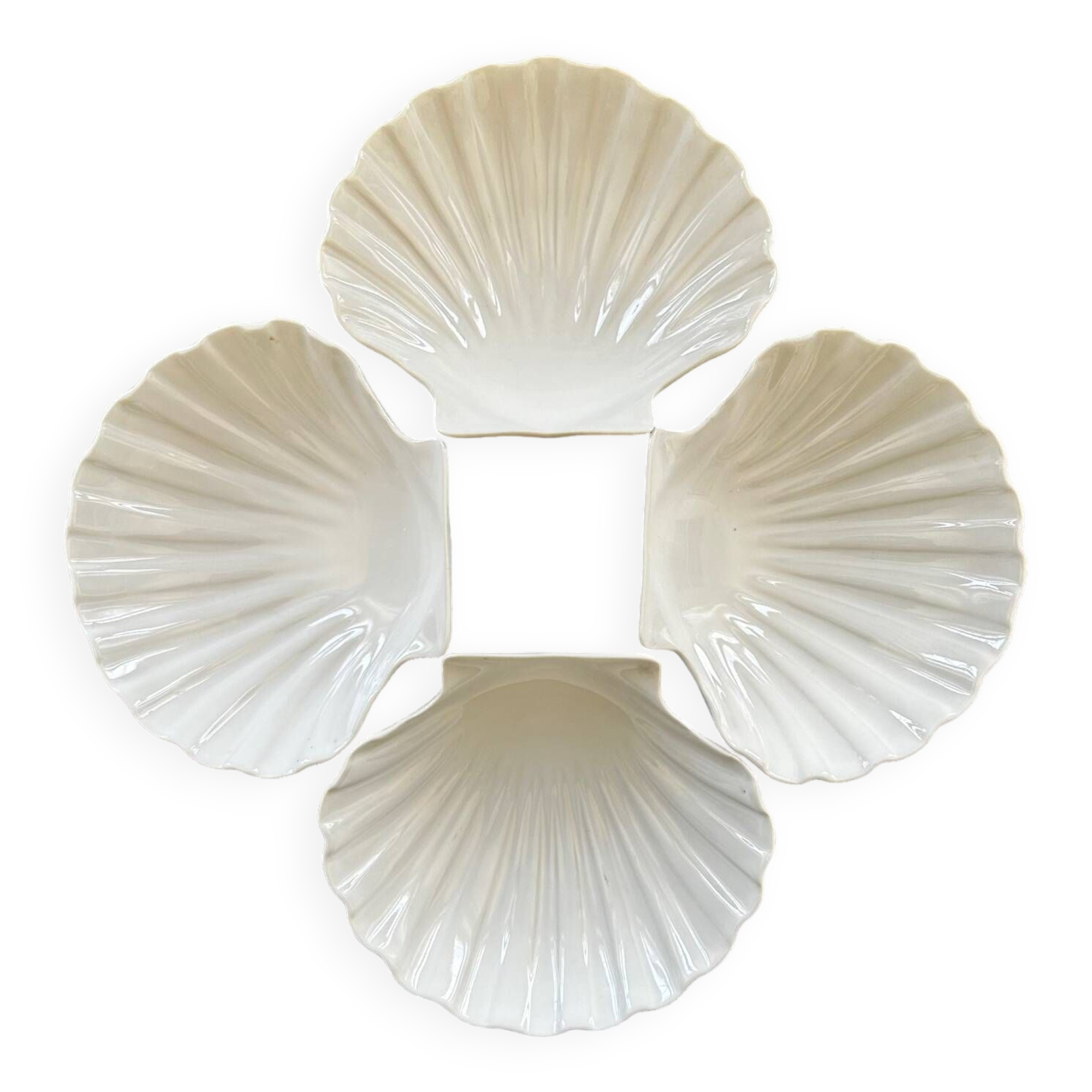 Set of 4 shell-shaped bowls