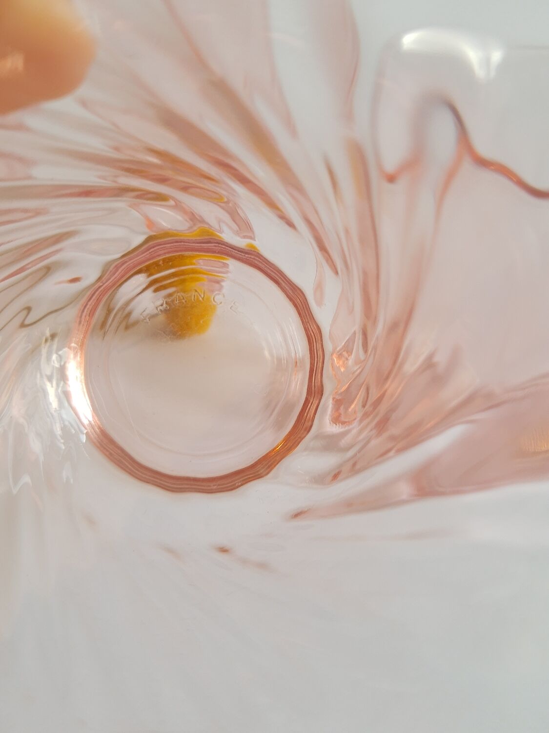 Set de 4 verres à eau en verre rose torsadé vintage