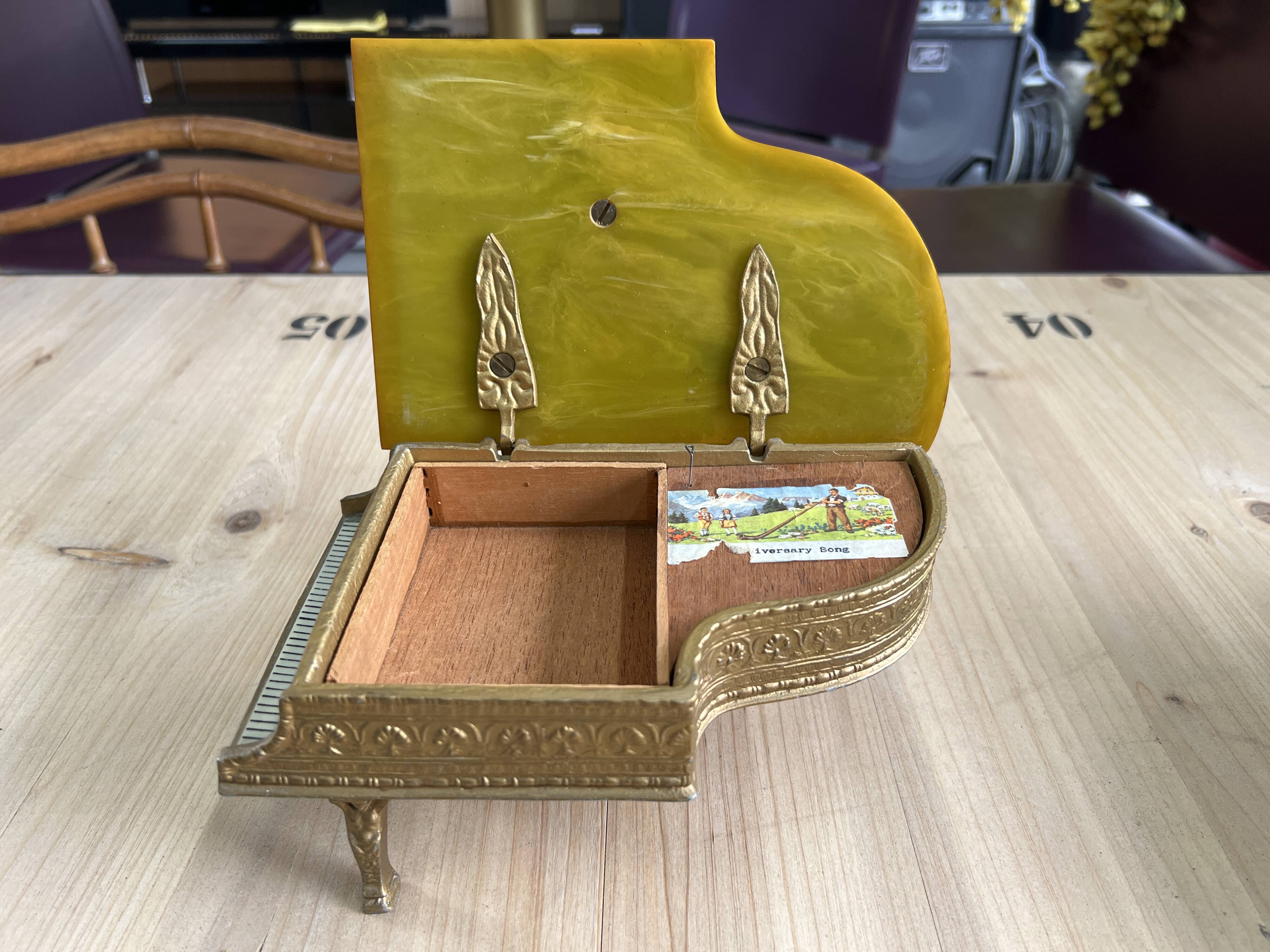 Piano music box vintage des années 50