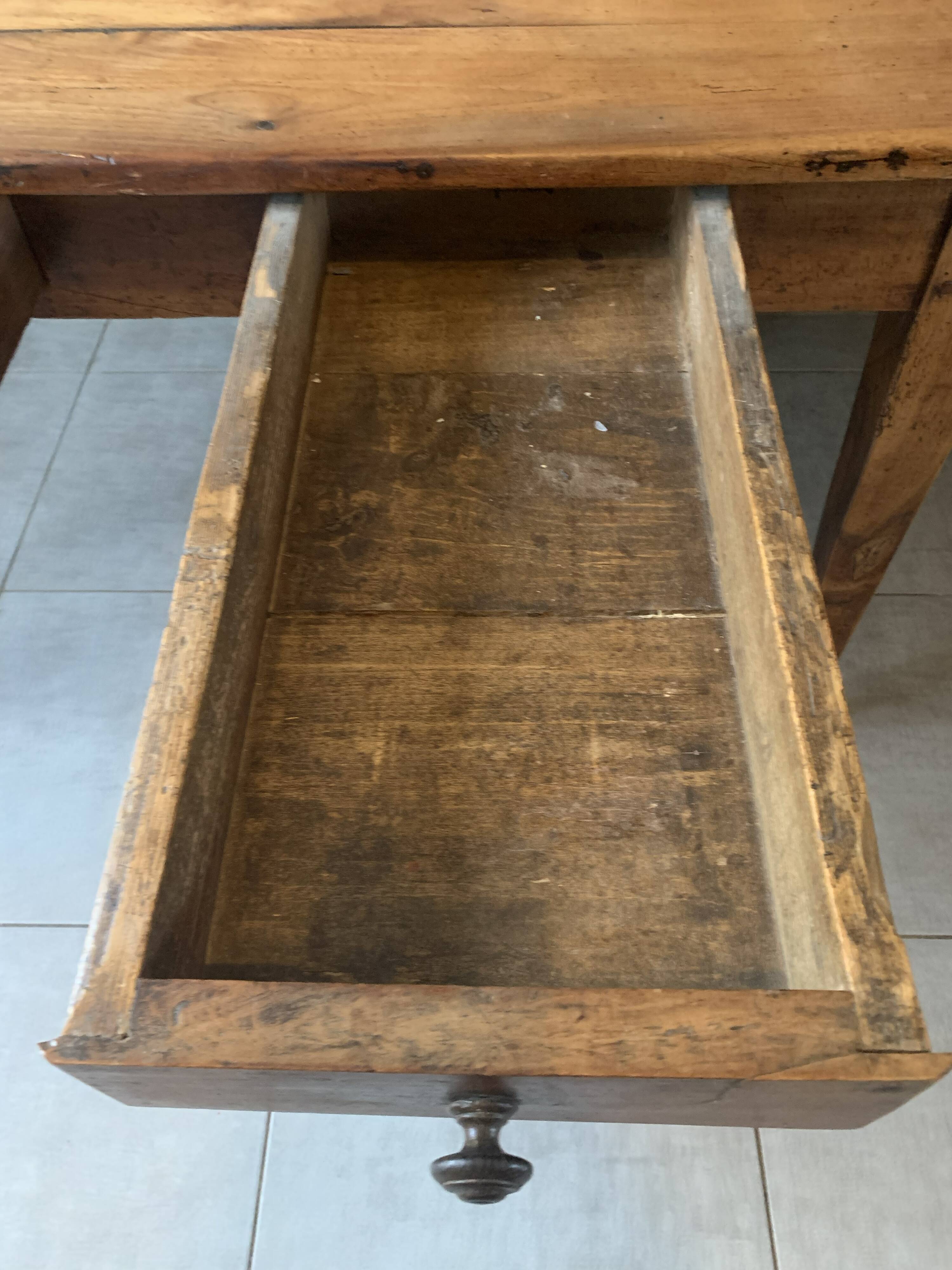 Large vintage farmhouse table from the 50s in solid wood (oak)