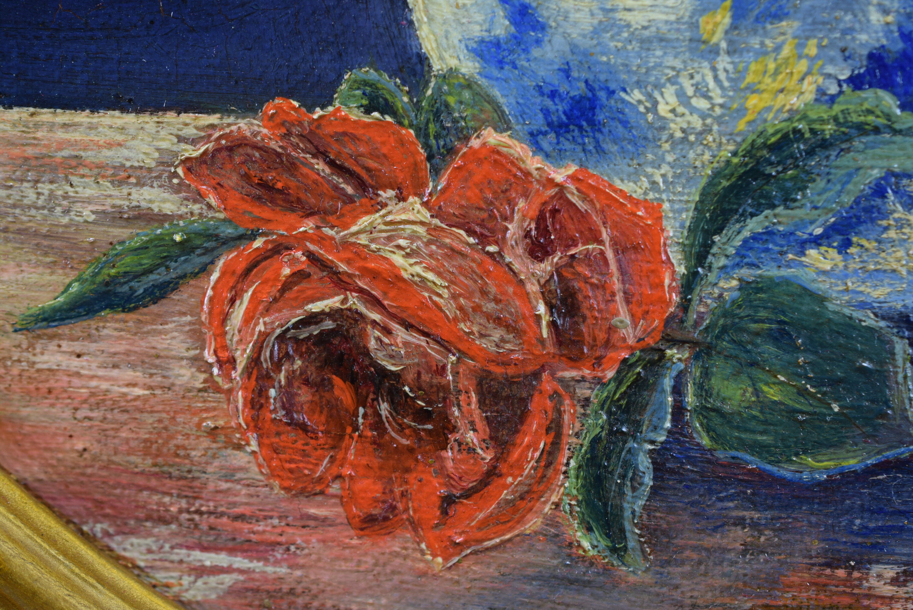 Pair of still life paintings bouquets oval golden frame