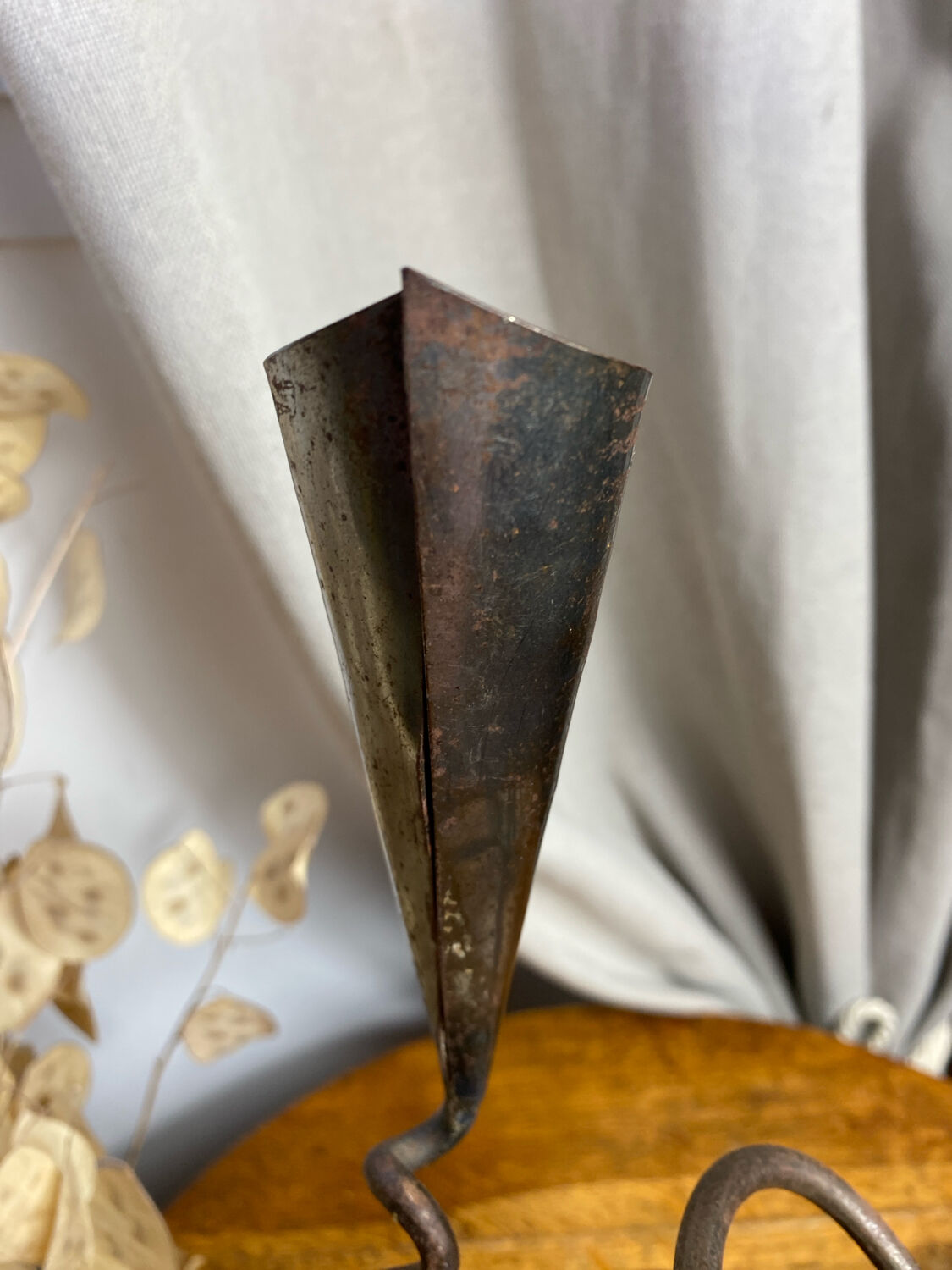 Triple-entwined iron chandelier