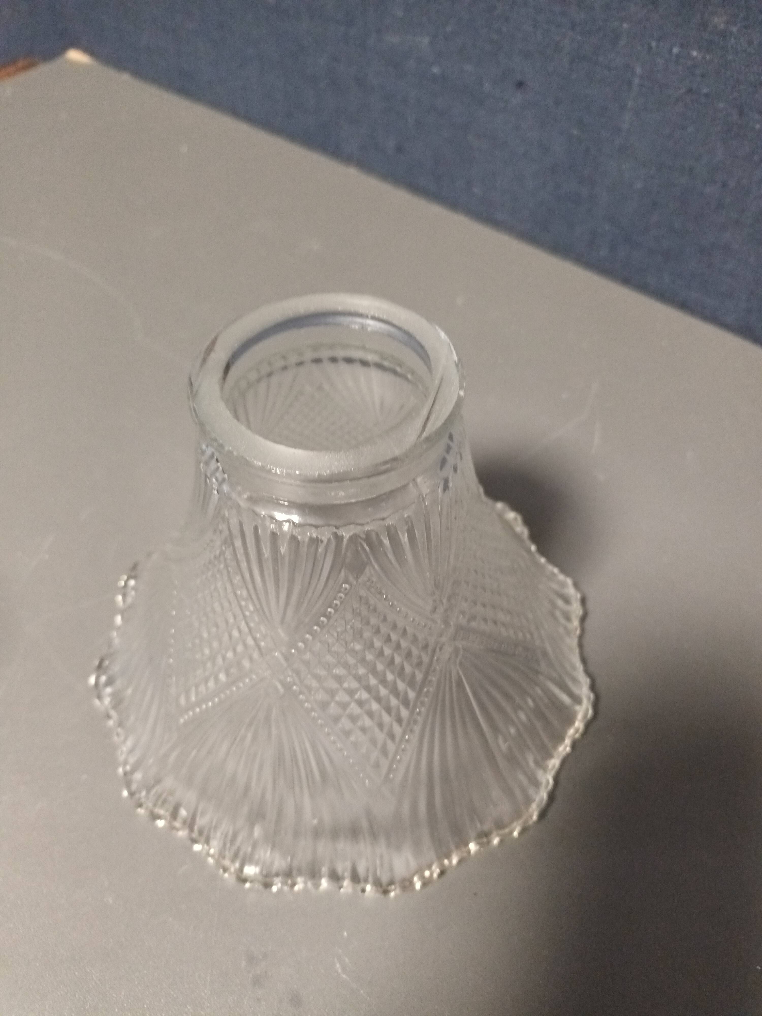 Tulip chiseled white glass