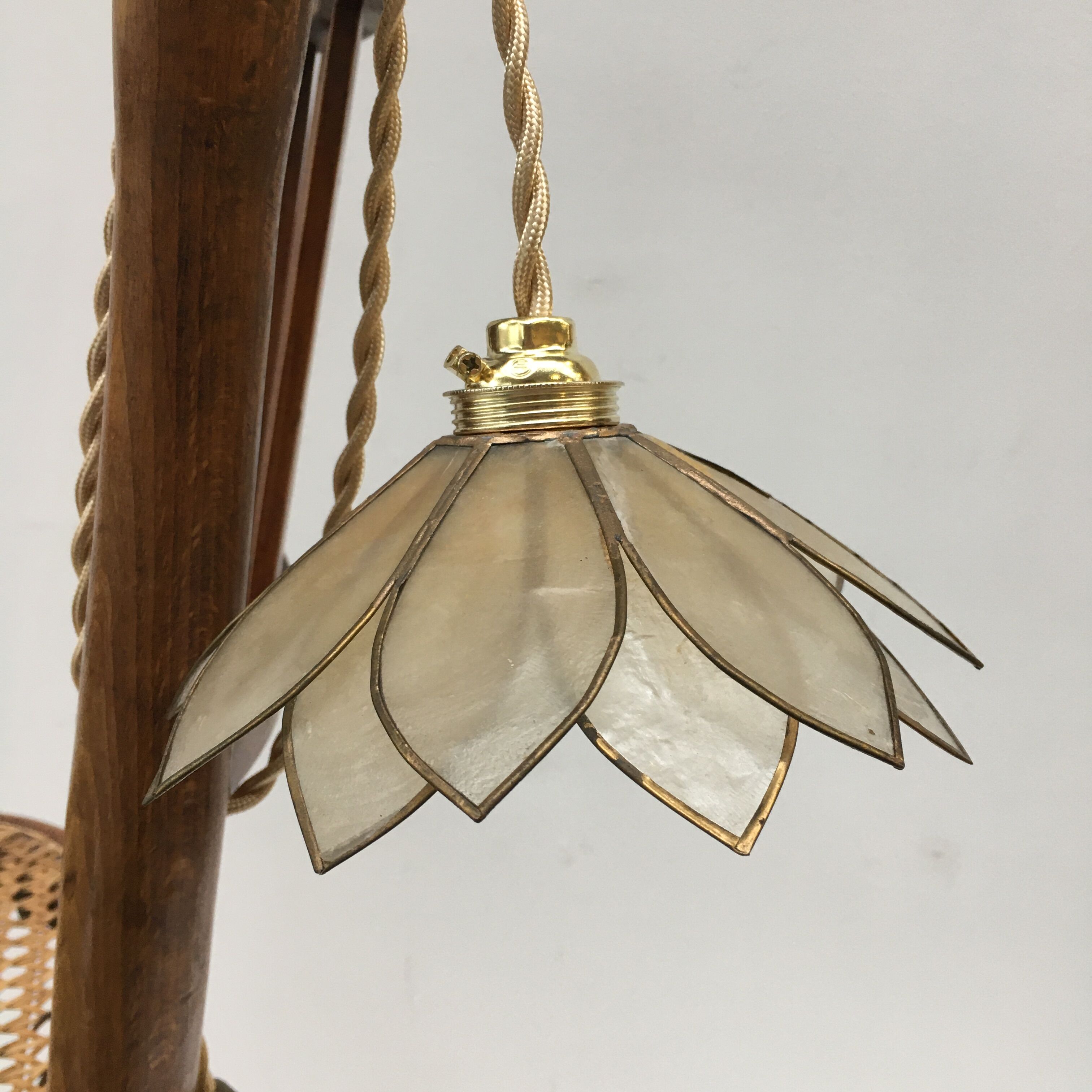 Flower walkman lamp in mother-of-pearl and brass