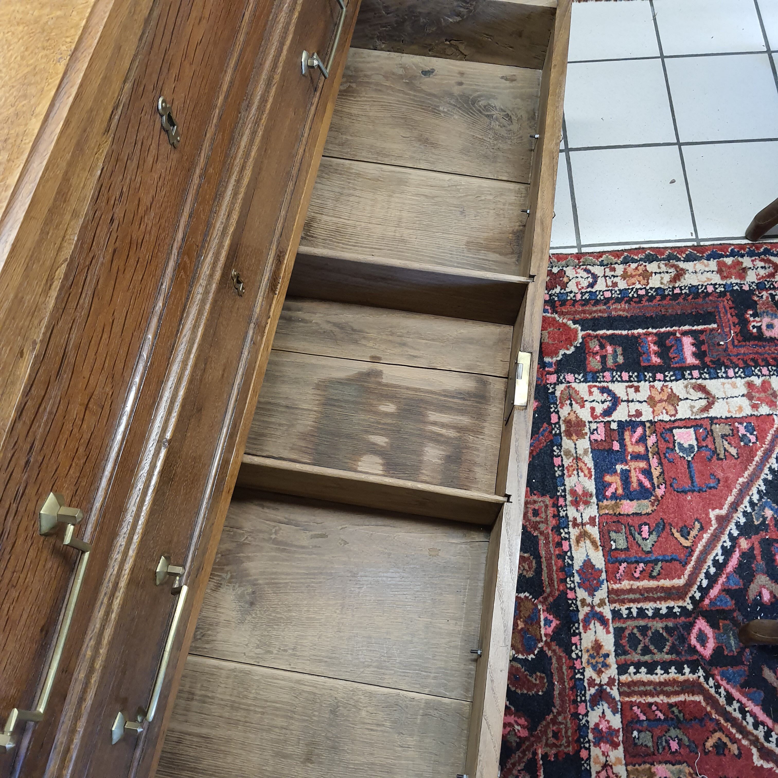 Louis XVI chest of drawers in Chene