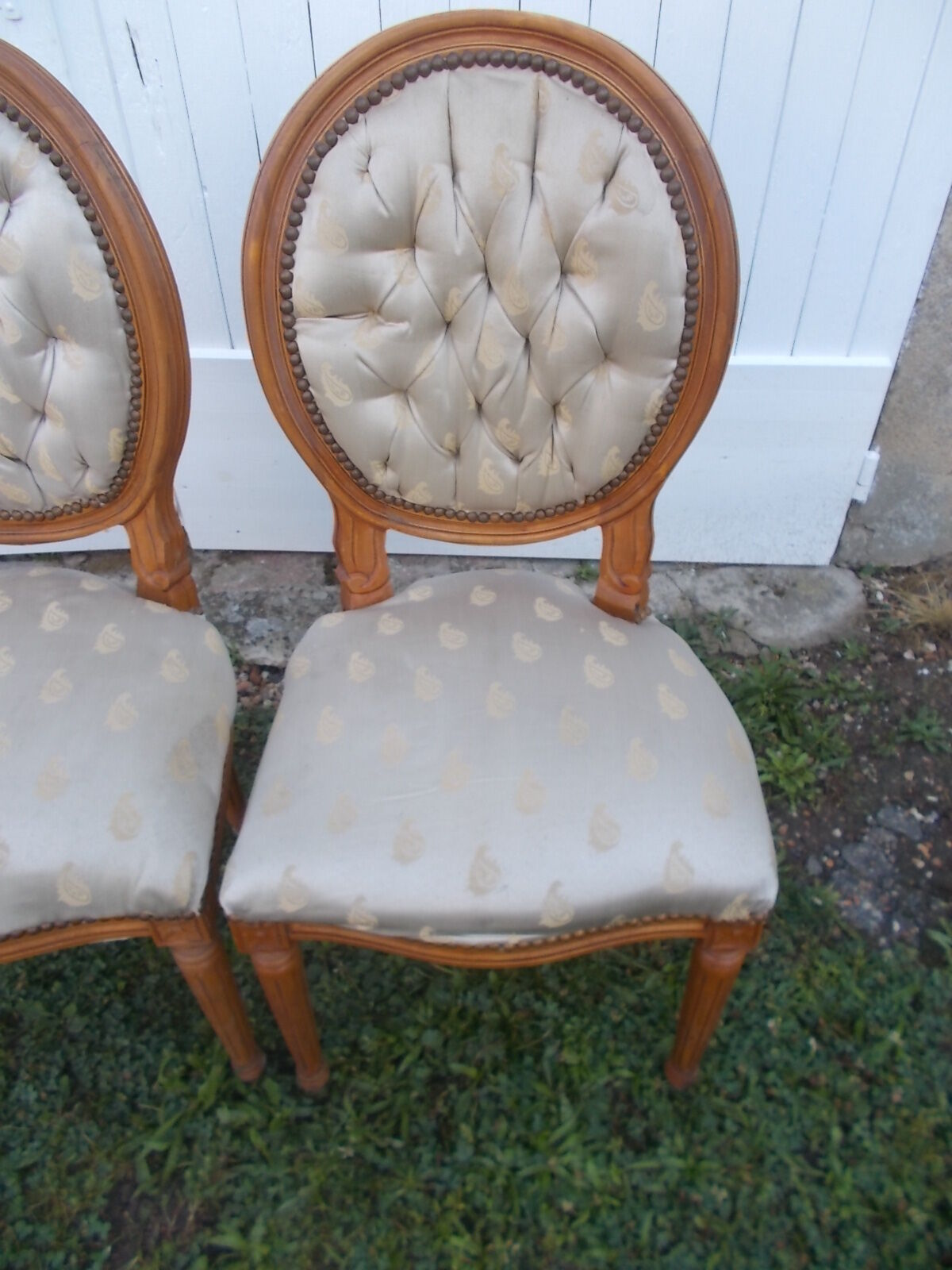 Paire chaises médaillon